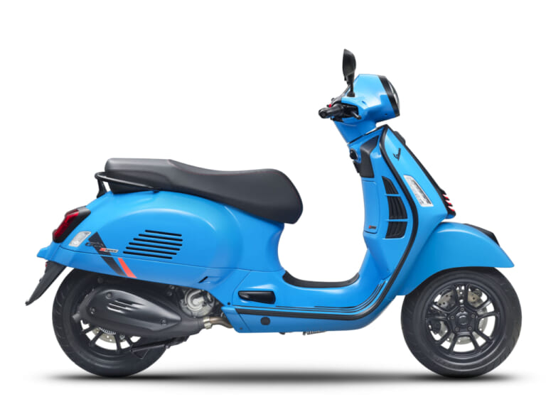 VESPA GTS 300 SuperSport ｜イタリアの伝統美が加速する! 高速道路の走行も可能な、ベスパ「GTS/GTV」2026年モデルが新色を纏って登場