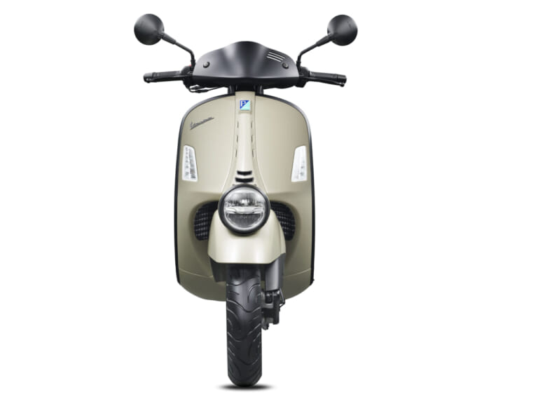 VESPA GTV 300｜イタリアの伝統美が加速する! 高速道路の走行も可能な、ベスパ「GTS/GTV」2026年モデルが新色を纏って登場