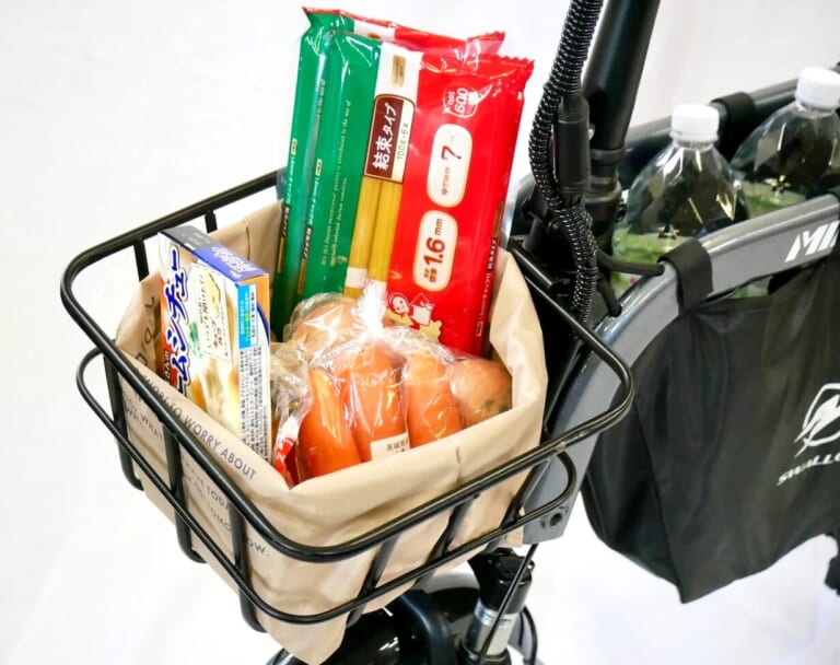 SWALLOW MOPERO mini cargo｜免許不要/ペダルなし/ガソリン代ゼロ。電気代10円で30キロ走る驚異の特定小型原付モペットの積載力が凄すぎる！【モペロ ミニ・カーゴ】