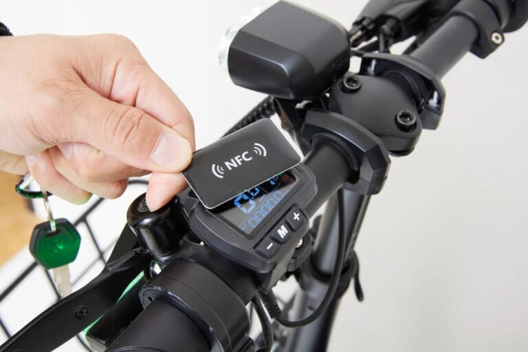 SWALLOW MOPERO mini cargo|免許不要/ペダルなし/ガソリン代ゼロ。電気代10円で30キロ走る驚異の特定小型原付モペットの積載力が凄すぎる!【モペロ ミニ・カーゴ】