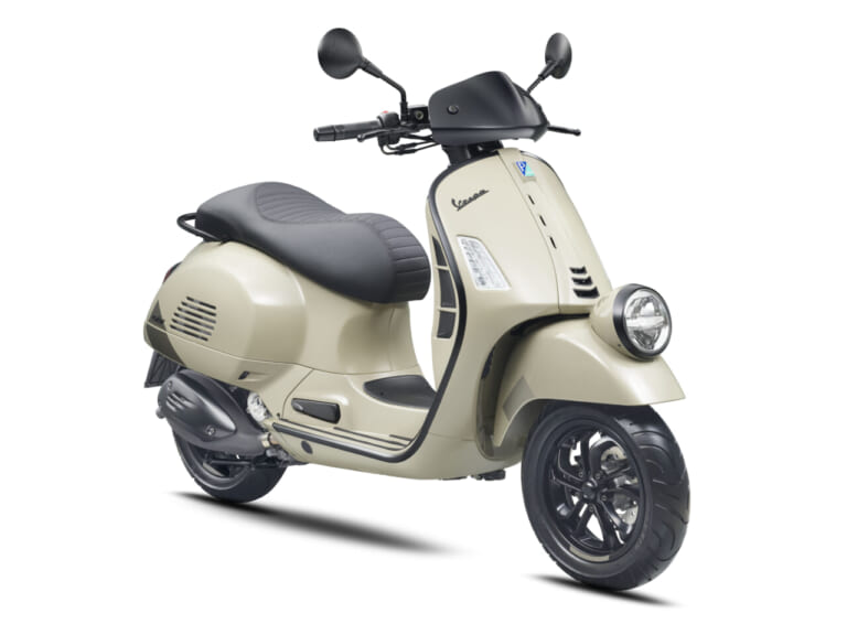 VESPA GTV 300｜イタリアの伝統美が加速する! 高速道路の走行も可能な、ベスパ「GTS/GTV」2026年モデルが新色を纏って登場