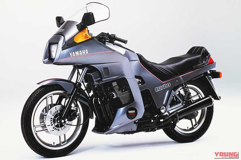 1982年製の、YAMAHA XJ650Tの、左側面の車両写真｜［日本の名作バイク］ヤマハ XJ650ターボ｜先進的なデザインをまとい、世界初のキャブレターターボを搭載した、40年以上前の高性能マシンを紹介