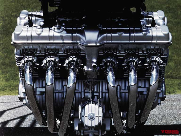 1978年に登場した、ホンダのCBX1000の6気筒エンジン単体の写真｜「迫力がスゴい…」日本が世界に誇る歴史的名車。登場から48年を経た今もなお色褪せない。6気筒エンジンの圧倒的な存在感が印象的な［ホンダ・CBX 1000］