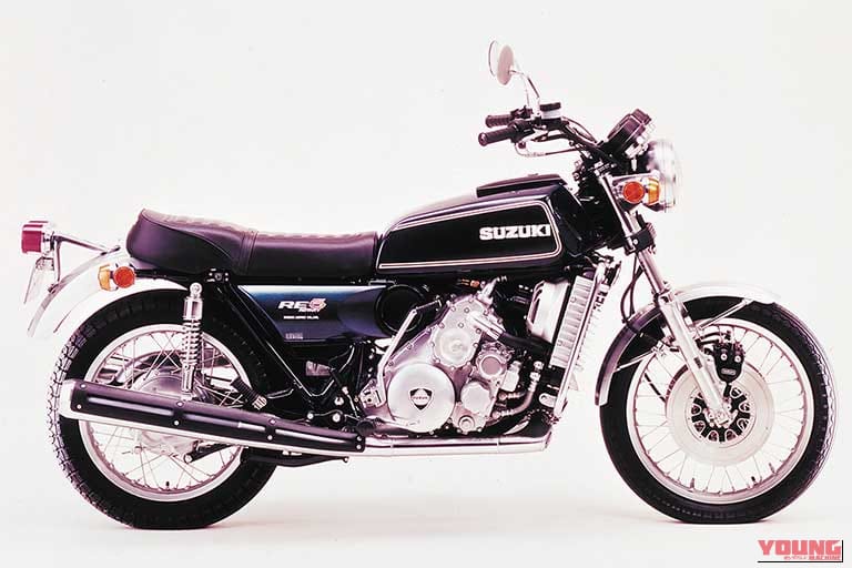 1976年モデルの、スズキRE-5Aの右側面の車両写真｜「今見ても奇抜なデザイン…」50年前のスズキの名車。保守的な層に受け入れられず販売不振で生産終了。ロータリーエンジンを搭載した革新的マシン［RE-5］