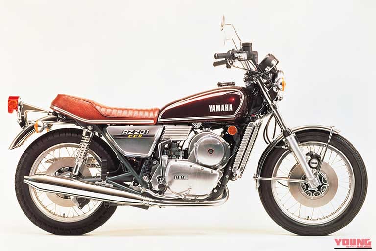 1972年の東京モーターショーで発表された、ヤマハのプロトモデル、RZ201｜「今見ても奇抜なデザイン…」50年前のスズキの名車。保守的な層に受け入れられず販売不振で生産終了。ロータリーエンジンを搭載した革新的マシン［RE-5］