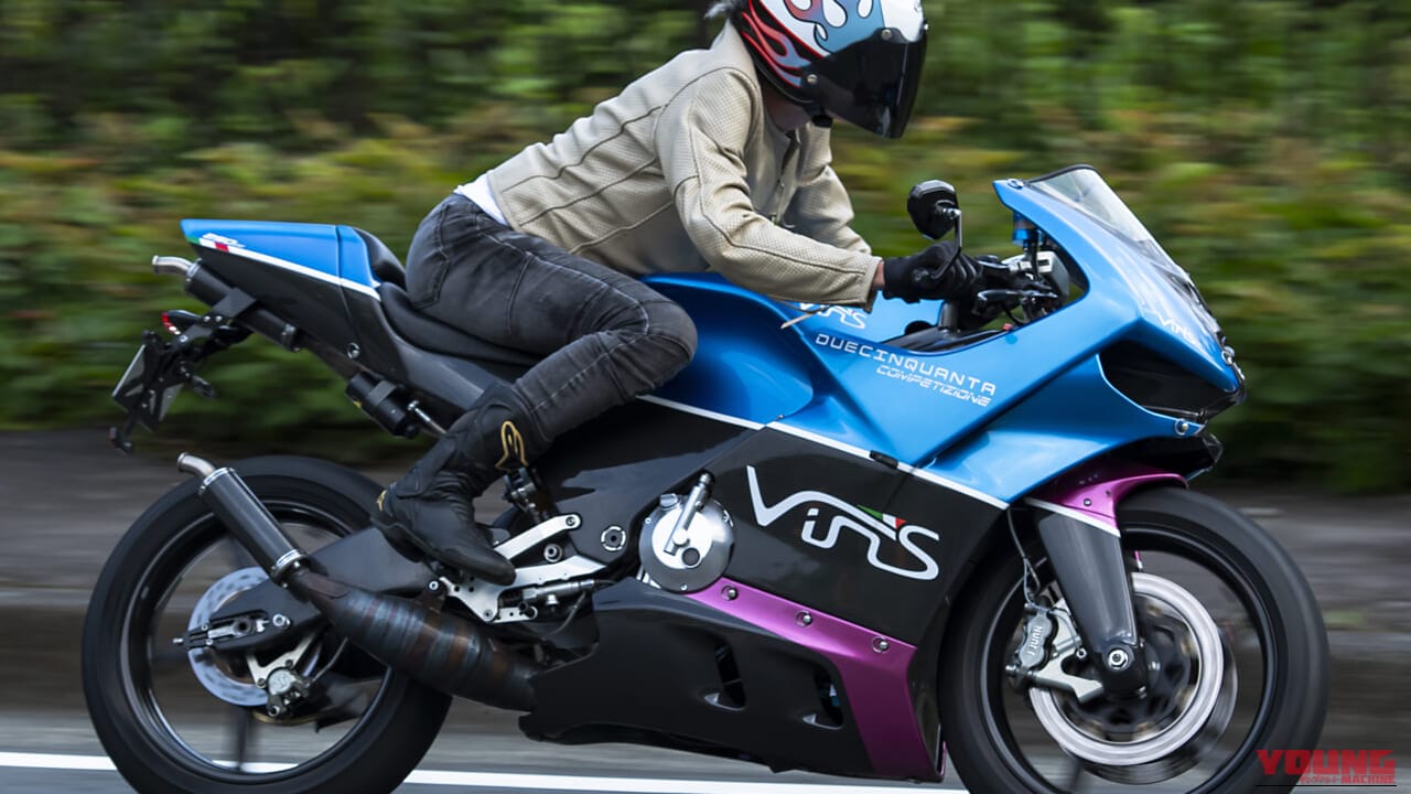 【VINS Duecinquanta試乗】83馬力×車重112kg！令和に蘇る「2スト250」超最先端スポーツバイク「ヴィンス・ドゥエチンクエンタ」が日本上陸