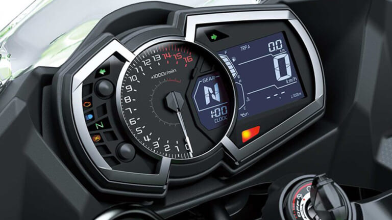 中身はそのまま完成度をキープ! カワサキNinja 250が2027年モデルとして価格据え置きの72万6000円で登場。新色「パールロボティックホワイト」でシックにイメチェン