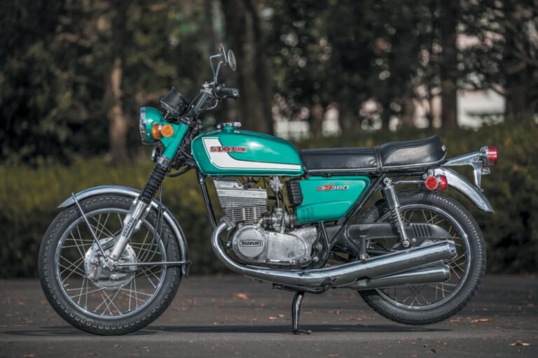 SUZUKI GT380|「絶対失敗できなかった」2スト専業スズキの覚悟! スズキGT380【1971~1979】がカワサキ マッハと異なるグランドツアラーへ至った背景