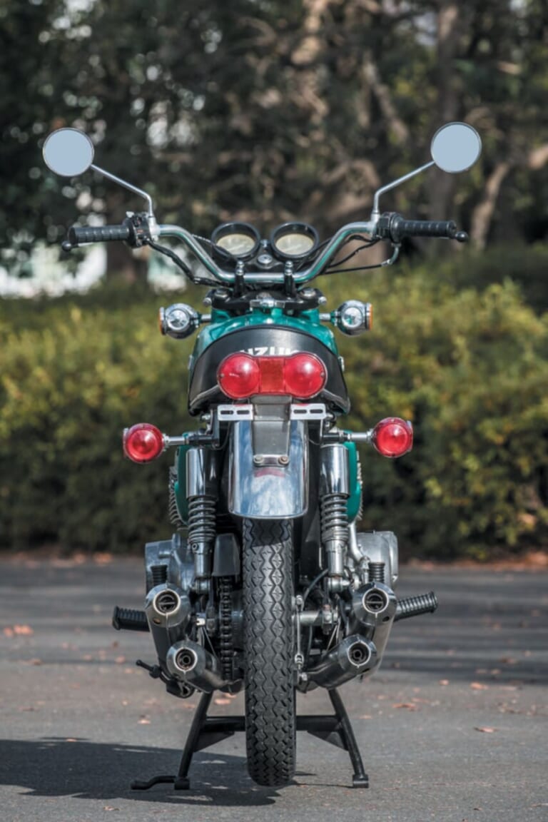 SUZUKI GT380|「絶対失敗できなかった」2スト専業スズキの覚悟! スズキGT380【1971~1979】がカワサキ マッハと異なるグランドツアラーへ至った背景