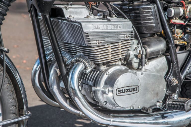 SUZUKI GT380|「4輪フロンテの技術があったから」スズキGT380の2スト3気筒&ロングホイールベースに隠された開発秘話【1971~1979】