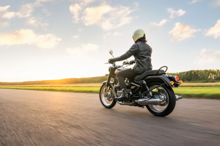 ROYAL ENFIELD BULLET650｜クラシックを極めた大排気量ツインヘリテイジ! 1954年創始の「タイガーアイ」とスチール外装を継承したロイヤルエンフィールド「BULLET 650」が8/7より国内予約スタート