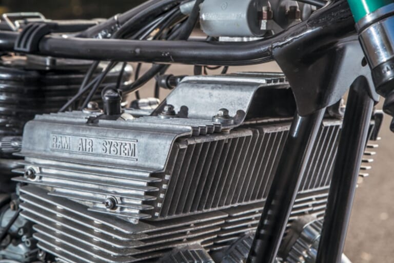 SUZUKI GT380｜「4輪フロンテの技術があったから」スズキGT380の2スト3気筒＆ロングホイールベースに隠された開発秘話【1971～1979】