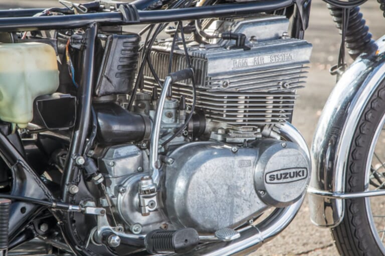 SUZUKI GT380｜「4輪フロンテの技術があったから」スズキGT380の2スト3気筒＆ロングホイールベースに隠された開発秘話【1971～1979】