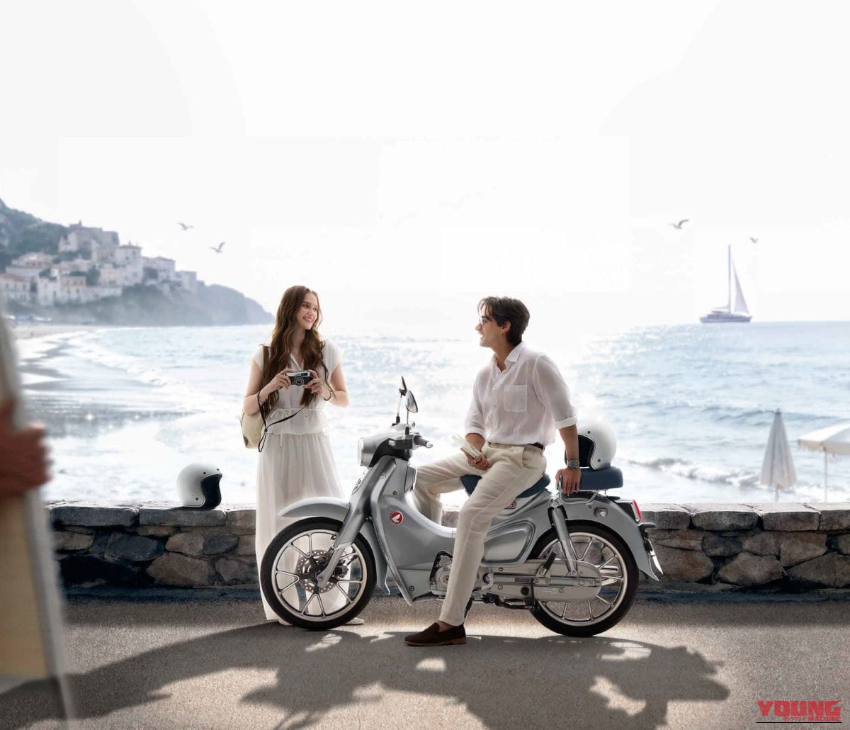 HONDA Super Cub C125 The Crafted CALM｜金属質な銀と深き海の青、S字ラインが描くタイムレスな造形美。シルバーとオーシャンブルーが融合したスーパーカブ「C125」特別仕様車がタイで登場【海外】