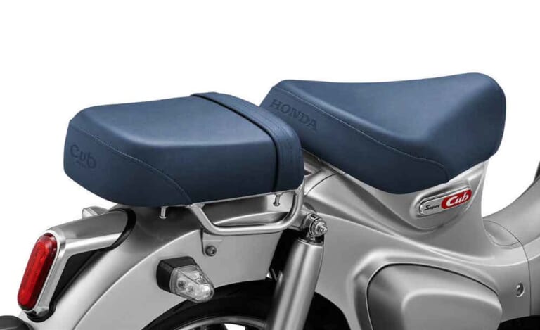 HONDA Super Cub C125 The Crafted CALM｜金属質な銀と深き海の青、S字ラインが描くタイムレスな造形美。シルバーとオーシャンブルーが融合したスーパーカブ「C125」特別仕様車がタイで登場【海外】