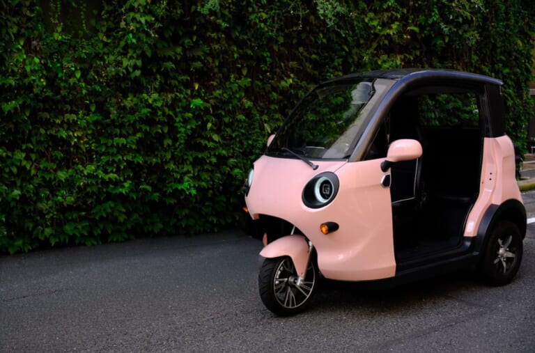 EV GENESIS 3RUOTA｜太陽光で充電できて、スマホ600台充電も可能。日本発のEVトライクが変える小型モビリティの常識【スリールオータ】