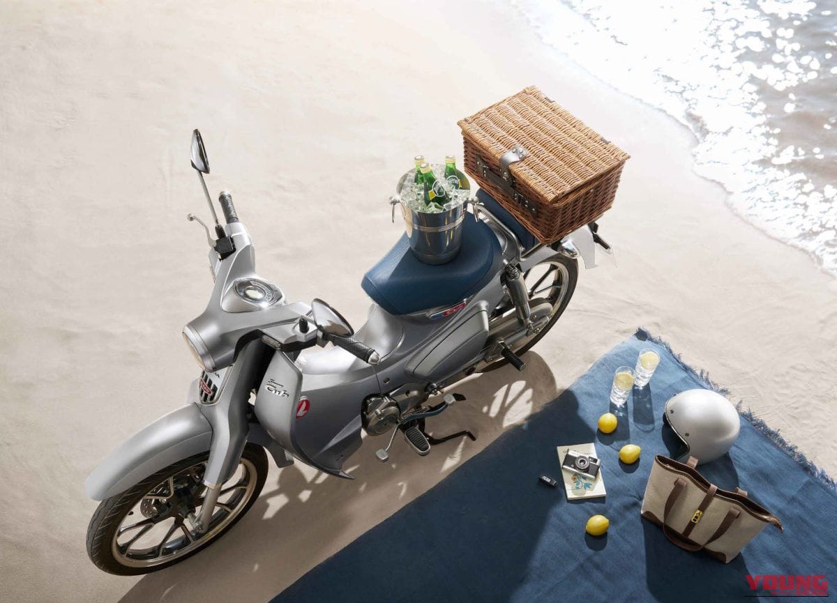 HONDA Super Cub C125 The Crafted CALM｜金属質な銀と深き海の青、S字ラインが描くタイムレスな造形美。シルバーとオーシャンブルーが融合したスーパーカブ「C125」特別仕様車がタイで登場【海外】