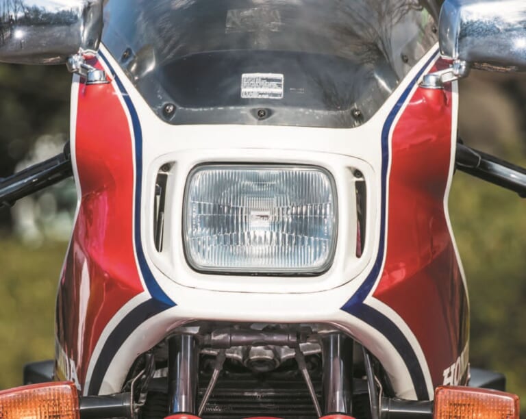 HONDA CB1100R｜最初はネイキッドだった!? 日本車初のフルカウル＆120ps化を果たした、ホンダ「CB1100R」歴代モデル図鑑【1981～1983】