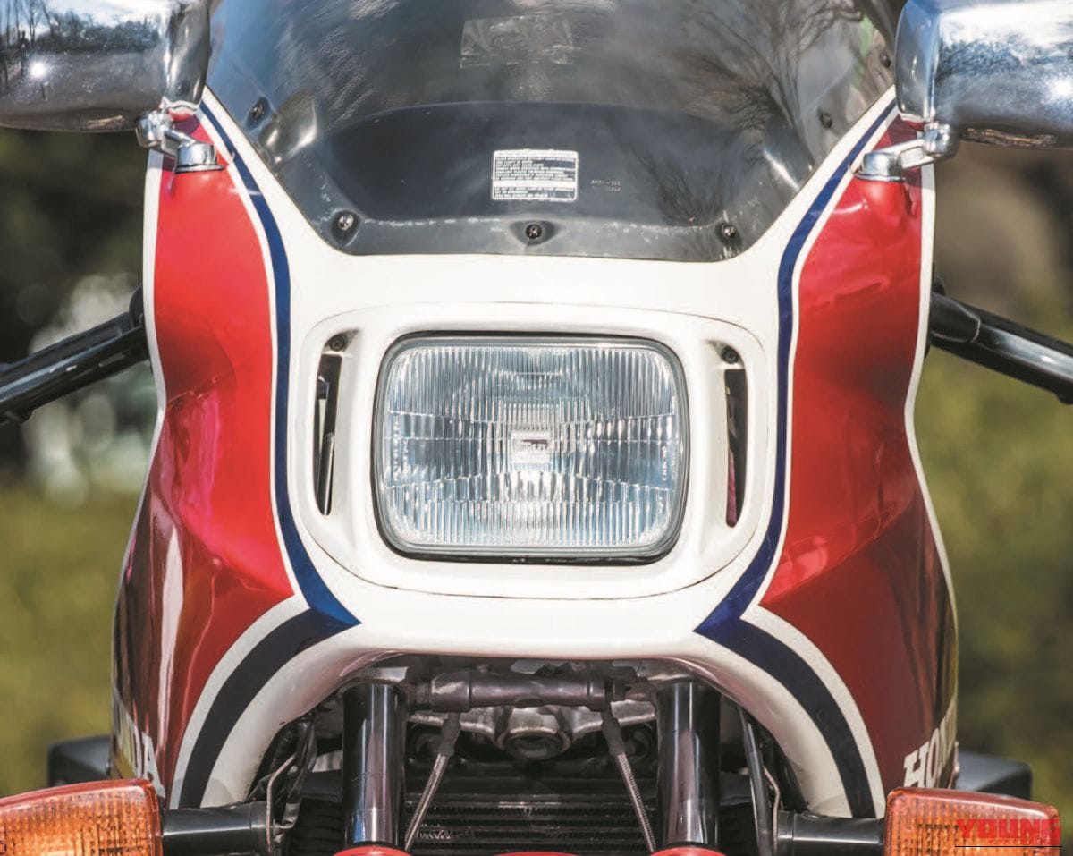 HONDA CB1100R|最初はネイキッドだった!? 日本車初のフルカウル&120ps化を果たした、ホンダ「CB1100R」歴代モデル図鑑【1981~1983】