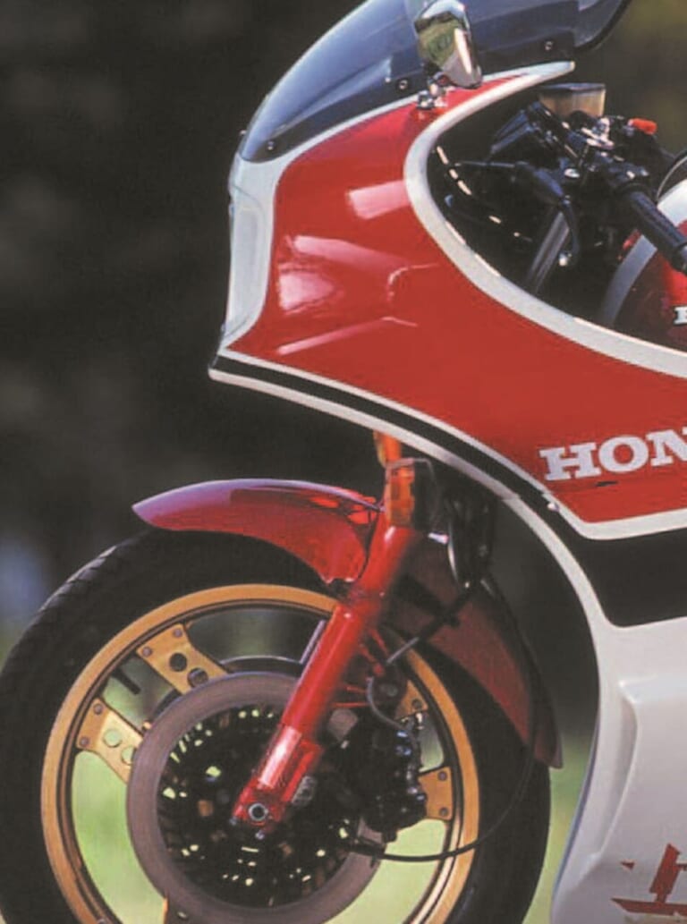 HONDA CB1100R｜最初はネイキッドだった!? 日本車初のフルカウル＆120ps化を果たした、ホンダ「CB1100R」歴代モデル図鑑【1981～1983】