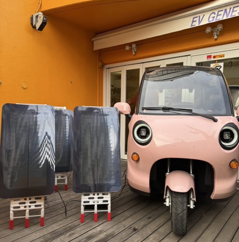 EV GENESIS 3RUOTA｜太陽光で充電できて、スマホ600台充電も可能。日本発のEVトライクが変える小型モビリティの常識【スリールオータ】