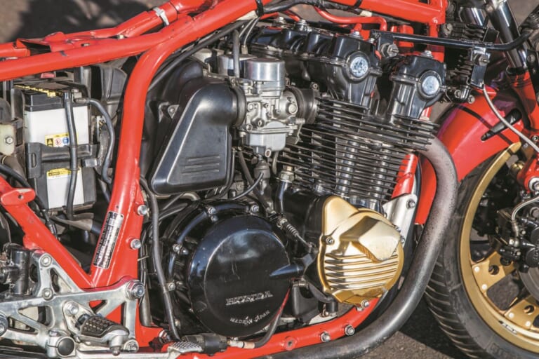 HONDA CB1100R｜【開発秘話】禁じ手を解禁! 5.5mmオーバーピストンと一体型ダウンチューブを採用した、ホンダ「CB1100R」専用設計の凄み