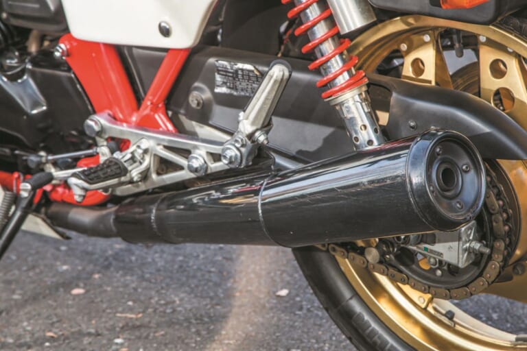 HONDA CB1100R｜【開発秘話】禁じ手を解禁! 5.5mmオーバーピストンと一体型ダウンチューブを採用した、ホンダ「CB1100R」専用設計の凄み