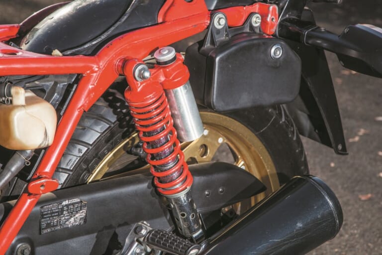 HONDA CB1100R|【開発秘話】禁じ手を解禁! 5.5mmオーバーピストンと一体型ダウンチューブを採用した、ホンダ「CB1100R」専用設計の凄み