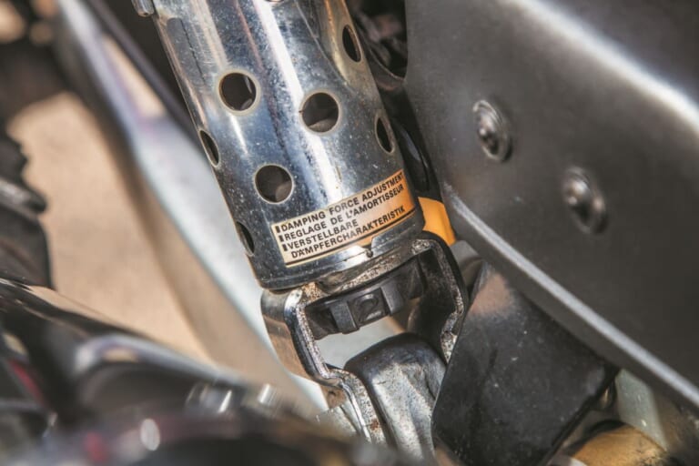 HONDA CB1100R｜【開発秘話】禁じ手を解禁! 5.5mmオーバーピストンと一体型ダウンチューブを採用した、ホンダ「CB1100R」専用設計の凄み