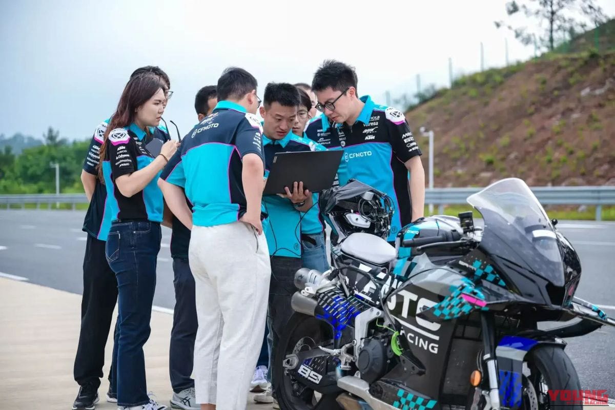 CFMOTO V4 SR-RR |日欧の牙城を崩す210馬力SS! MotoGP譲りの逆回転クランクを採用し、15000rpmまで咆哮するV4エンジンを積んだ中国製スーパーバイク「V4 SR-RR」を解説