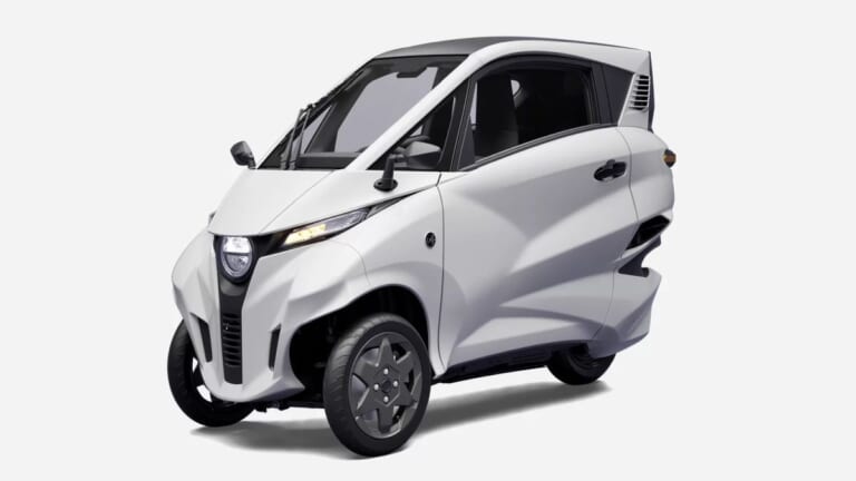 LEAN MOBILITY Lean3|普通免許で乗れて、雨でも快適なキャビン&エアコン完備! 最大28度傾く新感覚3輪EV「Lean3」が169万円で登場