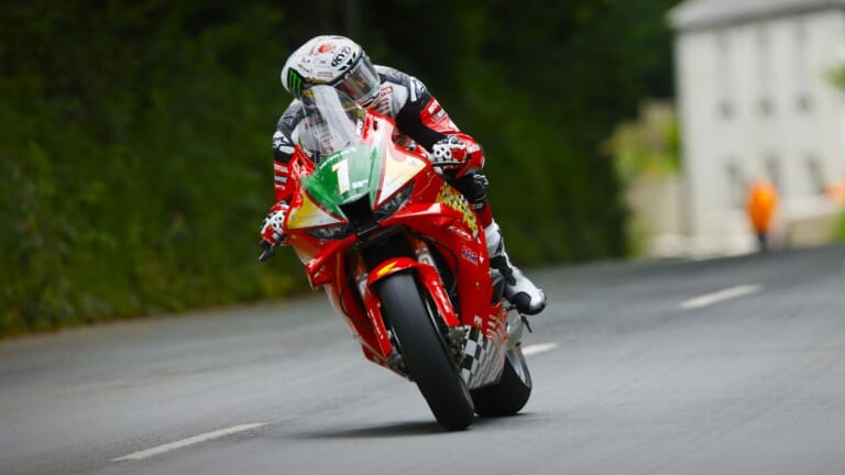 HONDA CBR1000RR-R Fireblade SP JM 30th Anniversary|マン島TTの英雄とコースを走る特典付き! 214馬力で800万円オーバー、15台限定レプリカ仕様「BR1000RR-RファイアブレードSPマクギネス30周年記念車」登場