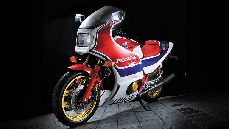 1983 HONDA CB1100R[RD] ｜「当時としては非常識なモデルだった…」豪華すぎる装備に驚愕。40年以上前に登場した伝説の名車［ホンダ・CB1100R］を紹介