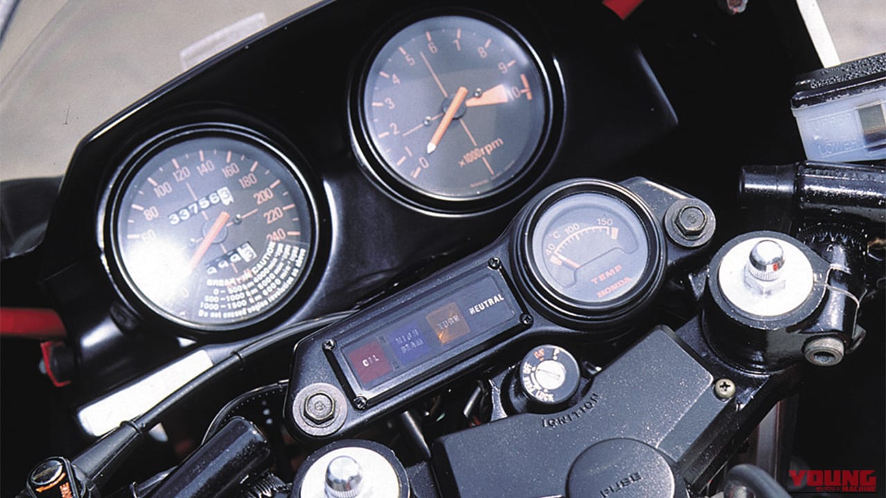 1982年型 ホンダ CB1100RCのメーター｜「当時としては非常識なモデルだった…」豪華すぎる装備に驚愕。40年以上前に登場した伝説の名車［ホンダ・CB1100R］を紹介