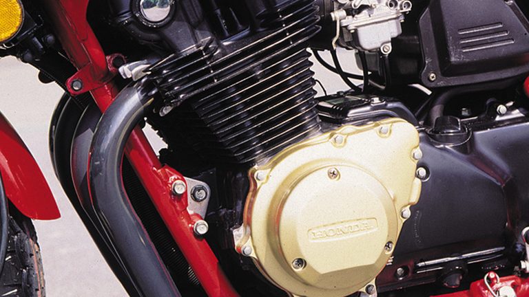 1981年型 ホンダ CB1100RBのエンジン｜「当時としては非常識なモデルだった…」豪華すぎる装備に驚愕。40年以上前に登場した伝説の名車［ホンダ・CB1100R］を紹介