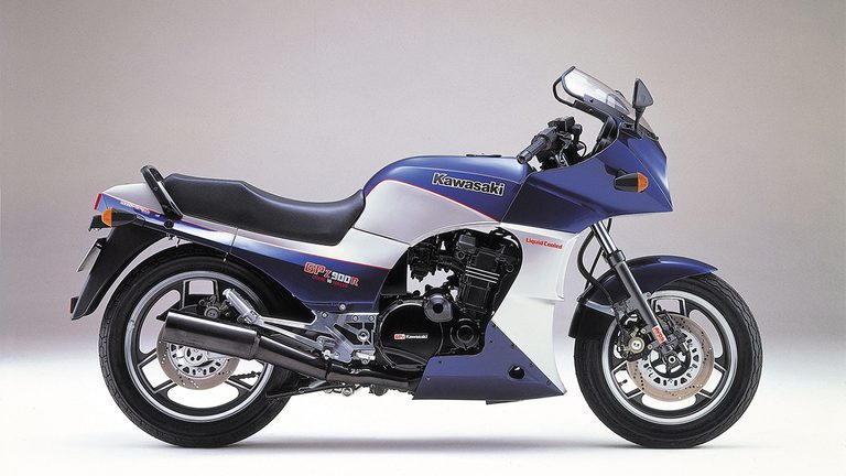 1984年モデルの、KAWASAKI GPz900R [A1]｜「ひと目でわかる個性的なデザイン」バイク好きじゃなくても思わず二度見！ “ニンジャ”の名を生んだ42年前の名車［カワサキ GPz900R］を紹介