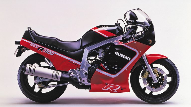 1987 SUZUKI GSX-R1100（H型）｜「公道ではまさに無敵⋯」軽量ボディに大排気量エンジンをぶち込んだ40年前の名車。とんでもない速さを誇りながら、98年型を最後に姿を消した［スズキ GSX-R1100］
