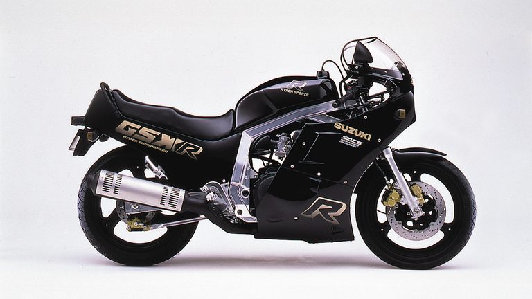 1988 SUZUKI GSX-R1100（J型）｜「公道ではまさに無敵⋯」軽量ボディに大排気量エンジンをぶち込んだ40年前の名車。とんでもない速さを誇りながら、98年型を最後に姿を消した［スズキ GSX-R1100］