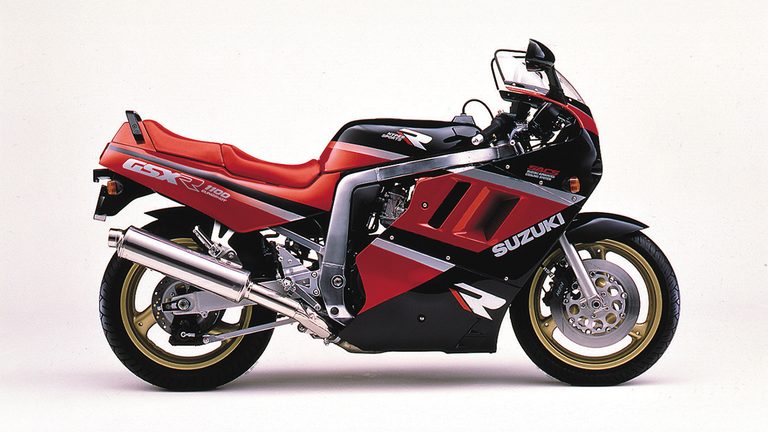 1989 SUZUKI GSX-R1100（K型）｜「公道ではまさに無敵⋯」軽量ボディに大排気量エンジンをぶち込んだ40年前の名車。とんでもない速さを誇りながら、98年型を最後に姿を消した［スズキ GSX-R1100］