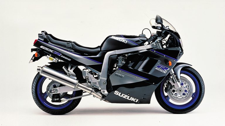 1991 SUZUKI GSX-R1100（M型）｜「公道ではまさに無敵⋯」軽量ボディに大排気量エンジンをぶち込んだ40年前の名車。とんでもない速さを誇りながら、98年型を最後に姿を消した［スズキ GSX-R1100］