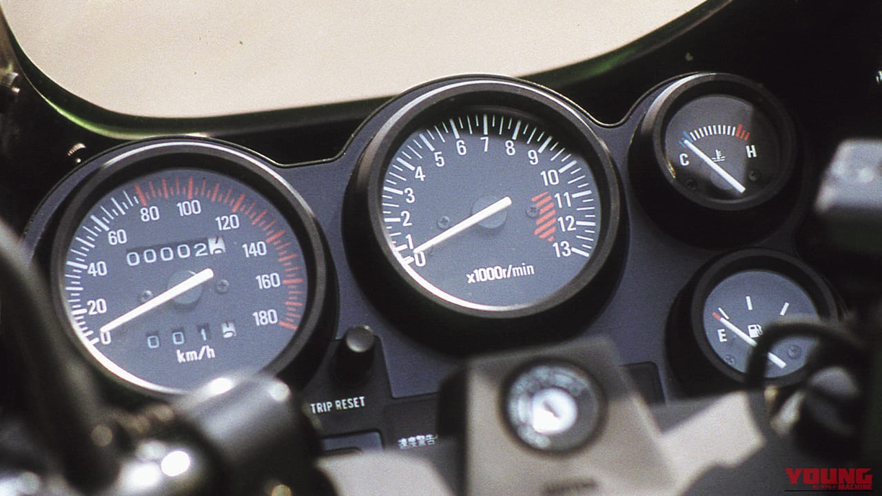 1984年に登場したカワサキのKR250のメーター類｜「80年代デザインが今見ると新鮮…」42年前に登場したカワサキの名車。変態的すぎるメカニズムを採用し、今もカルト的な人気を持つ［KR250］を紹介