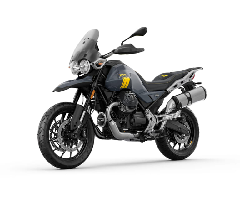 MOTO GUZZI V85 STRADA 105th ANNIVERSARY EDITION|艶ありパールグレーに黄色のステッチ!縦置きVツインのモト・グッツィから、建築家グレッグ・リンの意匠を宿した「V7」「V100」など精鋭4モデル105周年限定記念車が登場【海外】