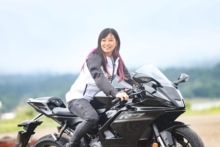ヤマハYZF-R7|ヤマハYZF-R7【大幅アップデートで電脳強化、車体改良、よりイケメンに!】全日本ライダー岡崎静夏が試乗