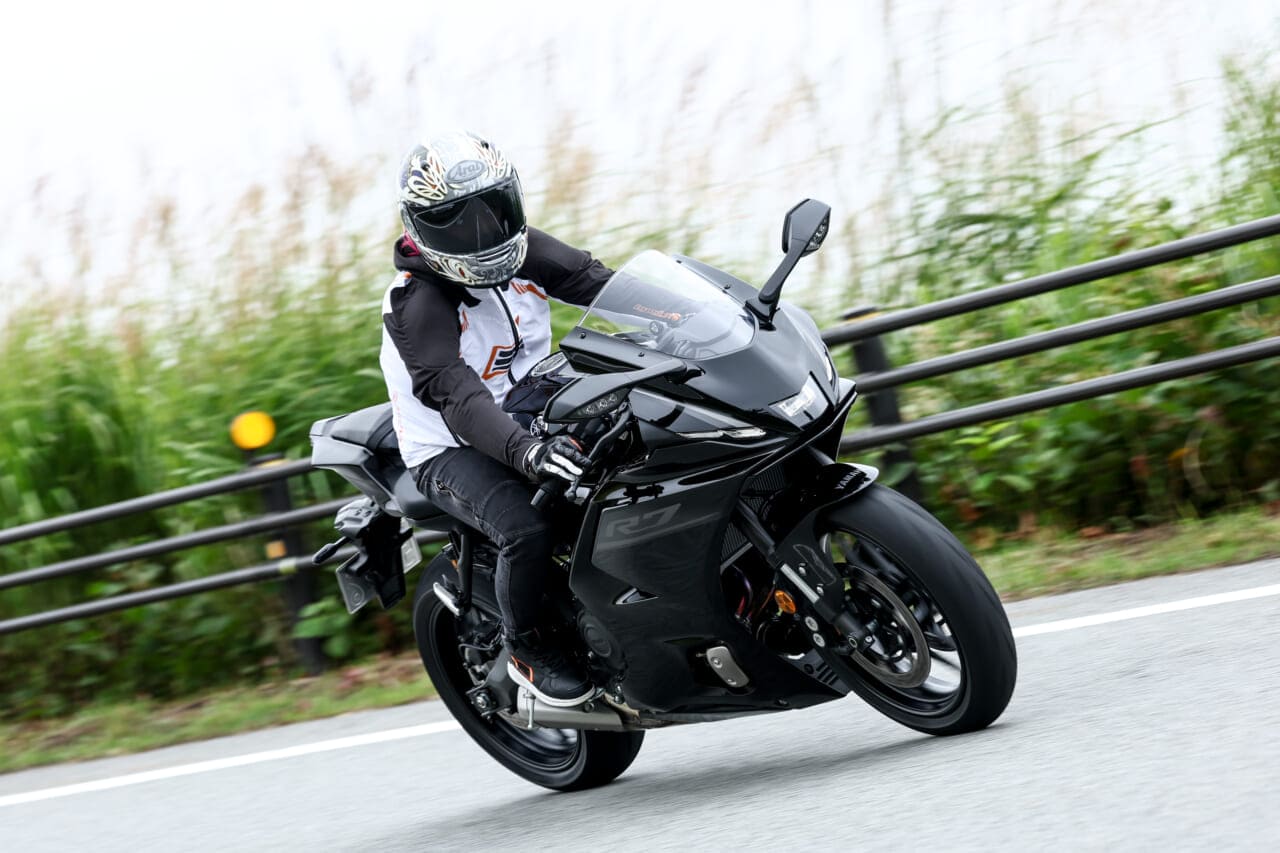 ヤマハYZF-R7|ヤマハYZF-R7【大幅アップデートで電脳強化、車体改良、よりイケメンに!】全日本ライダー岡崎静夏が試乗