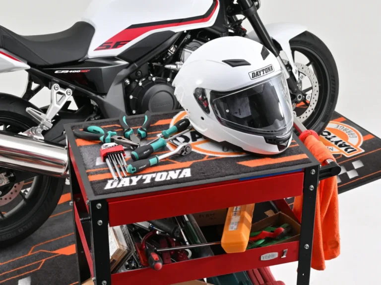 MCガレージ マルチマット|愛車の足元、そして作業スペースをビシッと締める「フロアマット」「マルチマット」が新たにラインアップ!