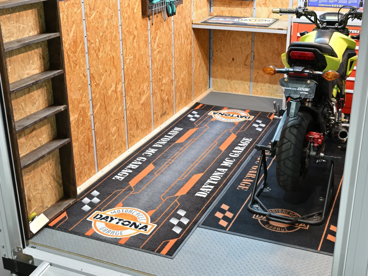 MCガレージ フロアマット｜愛車の足元、そして作業スペースをビシッと締める「フロアマット」「マルチマット」が新たにラインアップ！