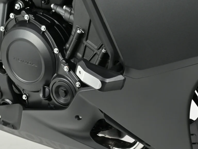 CBR400R FOUR E-Clutch エンジンプロテクター|「CBR400R FOUR E-Clutch」オーナー必見!デイトナから早くも万が一の転倒に備える「エンジンプロテクター」2種類が登場!