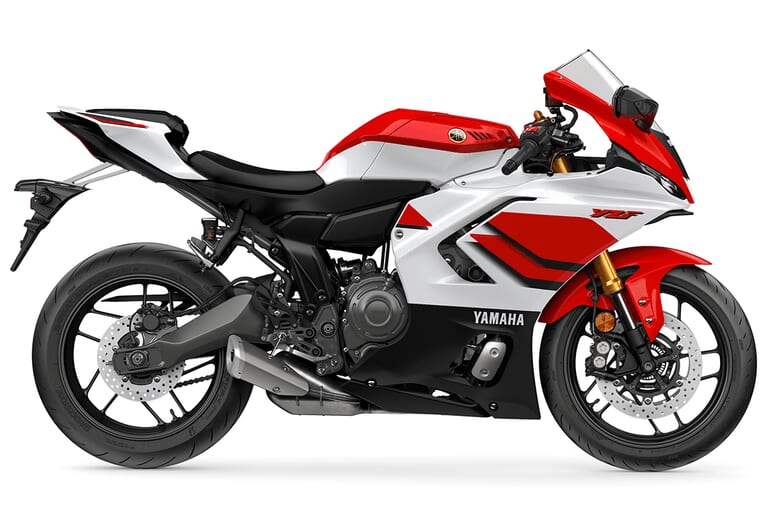 ヤマハYZF-R7|ヤマハYZF-R7【大幅アップデートで電脳強化、車体改良、よりイケメンに!】全日本ライダー岡崎静夏が試乗