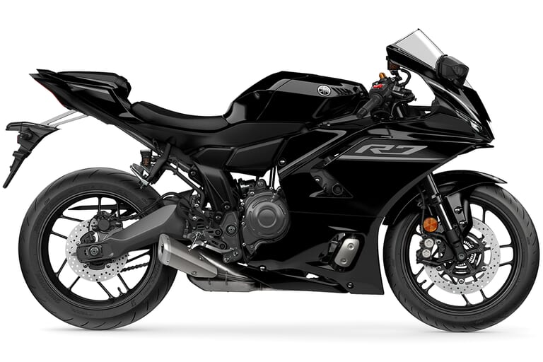ヤマハYZF-R7|ヤマハYZF-R7【大幅アップデートで電脳強化、車体改良、よりイケメンに!】全日本ライダー岡崎静夏が試乗