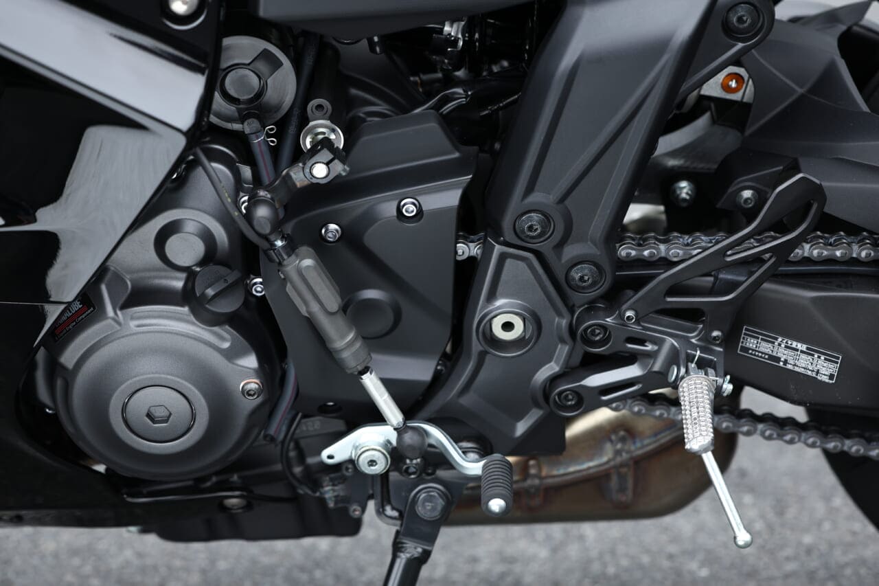 ヤマハYZF-R7|ヤマハYZF-R7【大幅アップデートで電脳強化、車体改良、よりイケメンに!】全日本ライダー岡崎静夏が試乗